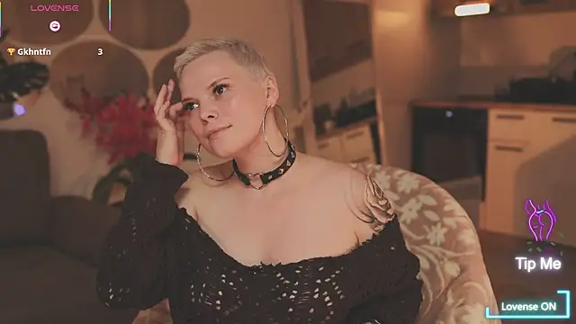 LikaBerry1 online show from October 28, 2025, 2:53 pm