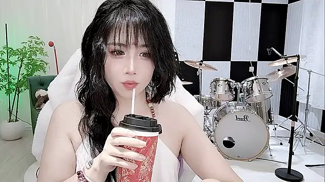 Vaness-a online show from October 6, 2025, 5:54 pm