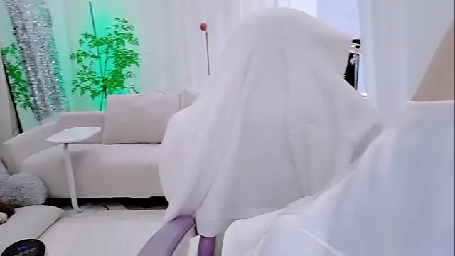 Vaness-a online show from November 16, 2025, 9:04 am