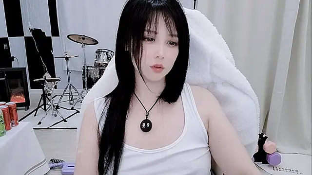 Snapshot of Vaness-a chatting on April 16, 2026, 8:09 pm Vaness-a online show from April 16, 2026, 8:09 pm