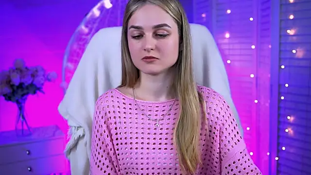 DeboraLarson online show from March 19, 2025, 10:22 am