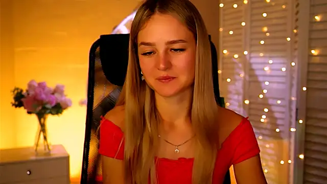 DeboraLarson online show from November 14, 2025, 3:38 am