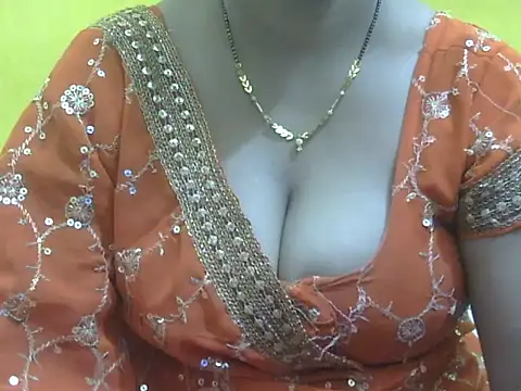 HOT-SEEMAA online show from May 24, 2026, 4:17 am