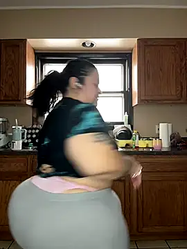 tillymarie34 online show from December 3, 2025, 5:11 pm