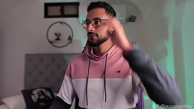 LiamGarcia1 online show from January 5, 2025, 5:09 am