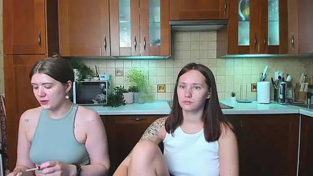 HotCaramellsTV online show from April 19, 2026, 8:46 am