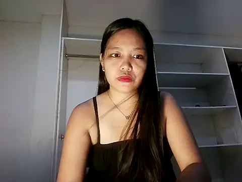 Snapshot of prettythalia chatting on July 19, 2026, 12:42 pm prettythalia online show from July 19, 2026, 12:42 pm