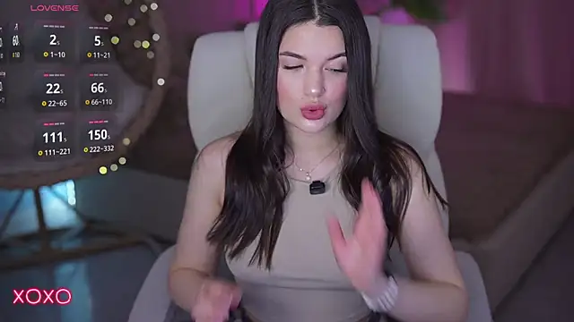 YourLolaBunny online show from April 10, 2026, 6:18 am