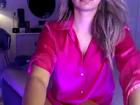 Snapshot of trippy_tina chatting on June 21, 2026, 5:59 pm trippy tina online show from June 21, 2026, 5:59 pm