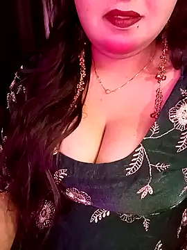 Snapshot of Suhanakhan00 chatting on March 17, 2026, 7:33 am Suhanakhan00 online show from March 17, 2026, 7:33 am