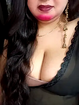 Snapshot of Suhanakhan00 chatting on April 6, 2026, 7:53 am Suhanakhan00 online show from April 6, 2026, 7:53 am
