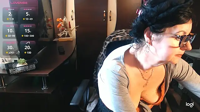 Snapshot of exymilf_ chatting on January 30, 2025, 12:16 pm exymilf online show from January 30, 2025, 12:16 pm