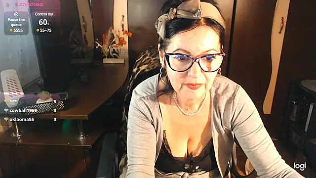 Snapshot of exymilf_ chatting on February 9, 2025, 3:23 pm exymilf online show from February 9, 2025, 3:23 pm