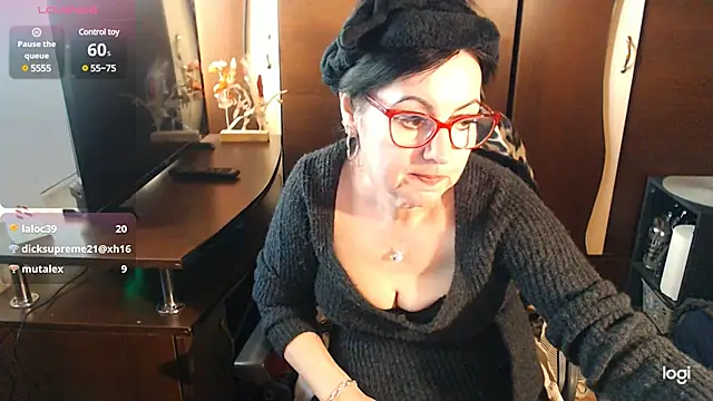 Snapshot of exymilf_ chatting on February 25, 2025, 2:44 pm exymilf online show from February 25, 2025, 2:44 pm