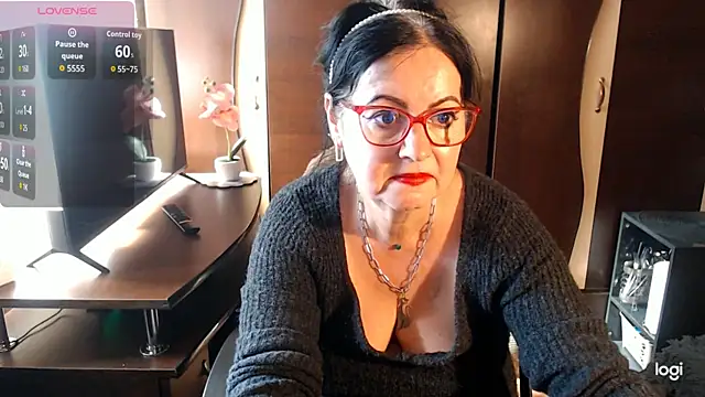 Snapshot of exymilf_ chatting on October 11, 2025, 11:42 am exymilf online show from October 11, 2025, 11:42 am