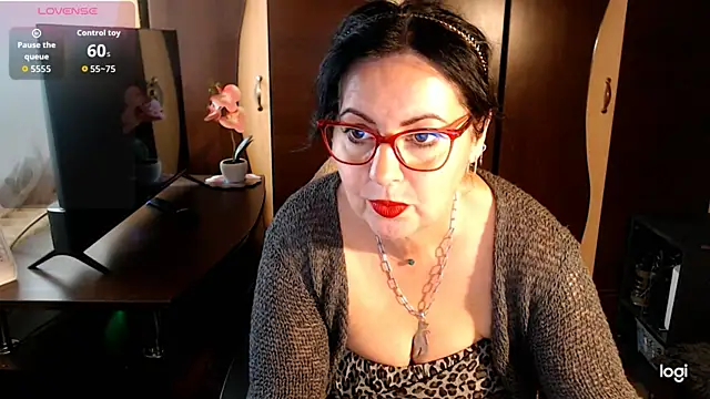 Snapshot of exymilf_ chatting on October 16, 2025, 9:43 am exymilf online show from October 16, 2025, 9:43 am