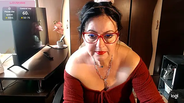 Snapshot of exymilf_ chatting on October 17, 2025, 12:08 pm exymilf online show from October 17, 2025, 12:08 pm