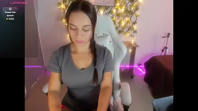 Sara lopez 28 online show from September 10, 2025, 2:39 pm