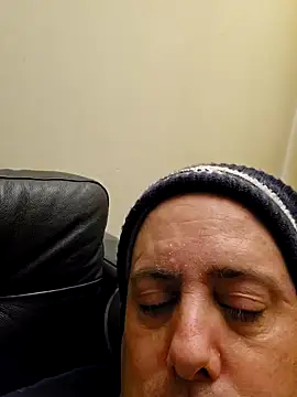 HeteroHotGuy1 online show from December 13, 2024, 2:10 am