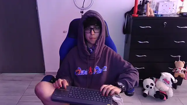 thomascooper7 online show from March 5, 2026, 7:43 pm