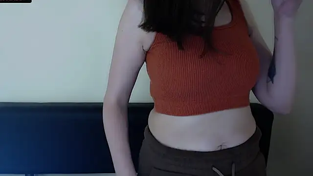 Snapshot of LaimaV_ chatting on June 15, 2026, 7:32 am LaimaV online show from June 15, 2026, 7:32 am