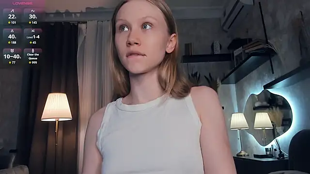 AnitaaClark online show from October 6, 2025, 7:33 pm