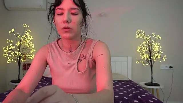 NikkiGoldSide online show from February 8, 2025, 1:44 pm