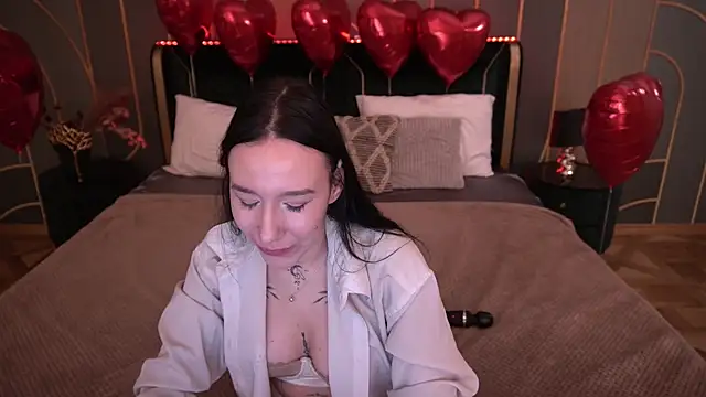 Snapshot of NikkiGoldSide chatting on February 11, 2026, 12:37 am NikkiGoldSide online show from February 11, 2026, 12:37 am