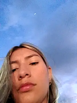 Snapshot of GIRL_DONCELLA chatting on December 8, 2024, 10:57 pm GIRL DONCELLA online show from December 8, 2024, 10:57 pm