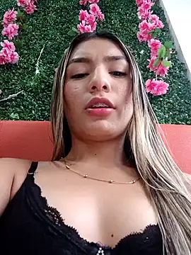 Snapshot of GIRL_DONCELLA chatting on February 7, 2025, 10:20 pm GIRL DONCELLA online show from February 7, 2025, 10:20 pm