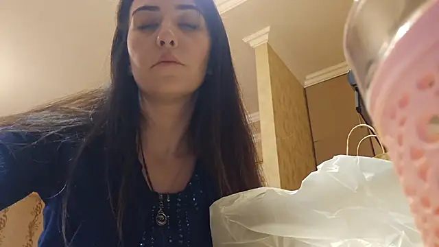 Snapshot of AlejandraDelaney chatting on February 28, 2025, 4:10 pm AlejandraDelaney online show from February 28, 2025, 4:10 pm