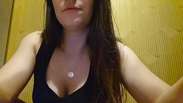 Snapshot of AlejandraDelaney chatting on March 18, 2025, 2:04 pm AlejandraDelaney online show from March 18, 2025, 2:04 pm