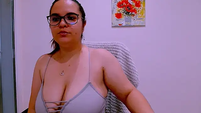 Ella-Diamond online show from July 22, 2026, 5:27 pm