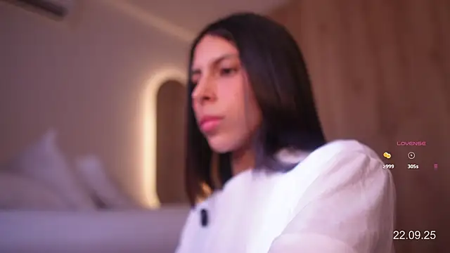 veronica mendez1 online show from September 22, 2025, 1:24 pm