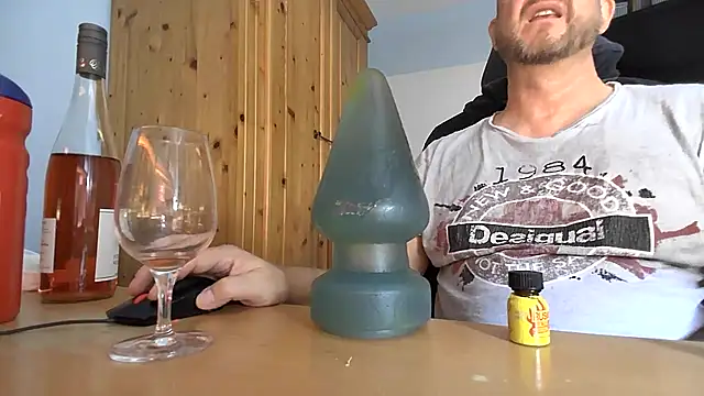 Snapshot of Tom_PP_cgn chatting on September 19, 2025, 9:43 am Tom PP cgn online show from September 19, 2025, 9:43 am