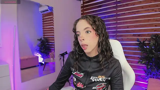 Sapphire Venuss online show from February 20, 2026, 12:51 am