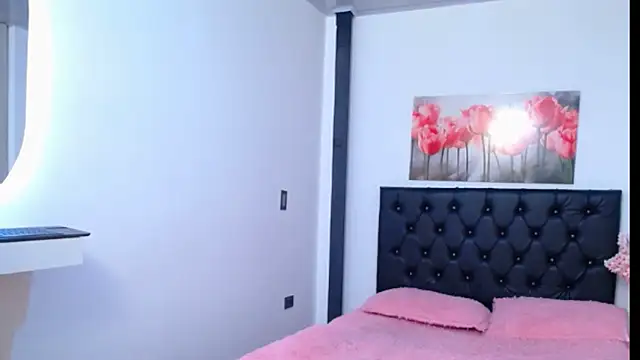 lily f00x online show from December 5, 2025, 12:36 pm