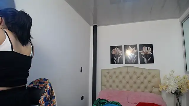 lily f00x online show from March 26, 2026, 12:44 pm