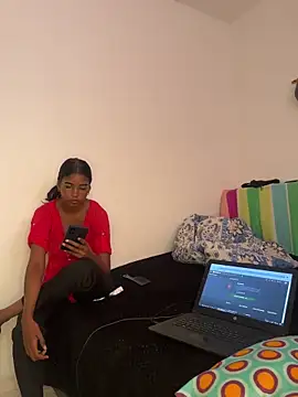 XXXVainillA online show from April 13, 2026, 2:00 pm