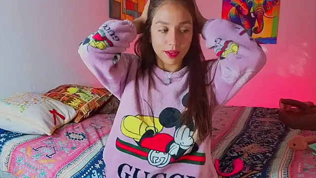 Luci And Sofi online show from February 4, 2026, 3:45 am