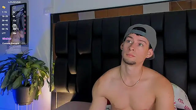 JadeSmiith  online show from November 22, 2025, 10:53 pm