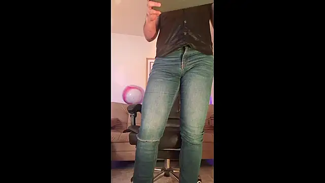 Snapshot of bradley_colt chatting on April 9, 2026, 2:33 pm bradley colt online show from April 9, 2026, 2:33 pm