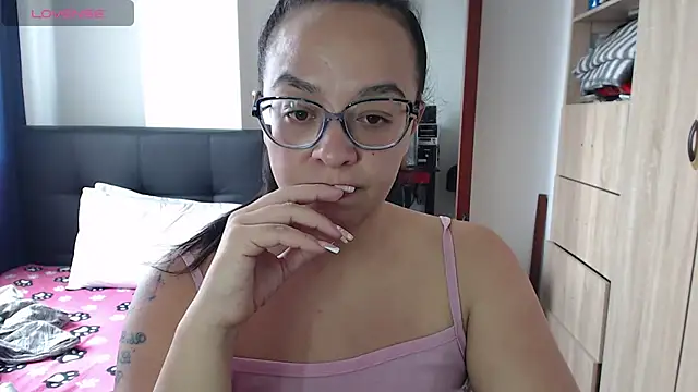 Snapshot of miia-big1boobs_ chatting on February 4, 2025, 4:29 pm miia-big1boobs  online show from February 4, 2025, 4:29 pm