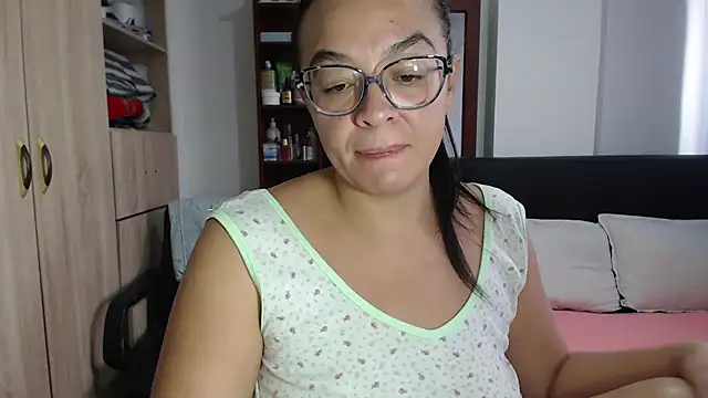 Snapshot of miia-big1boobs_ chatting on March 17, 2025, 2:12 pm miia-big1boobs  online show from March 17, 2025, 2:12 pm