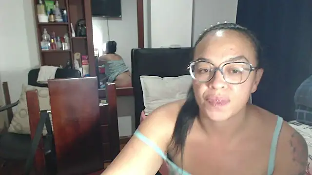 Snapshot of miia-big1boobs_ chatting on March 18, 2025, 2:25 am miia-big1boobs  online show from March 18, 2025, 2:25 am
