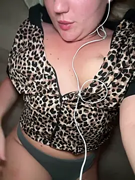 Snapshot of scarletseduction_ chatting on May 26, 2026, 12:17 am scarletseduction online show from May 26, 2026, 12:17 am