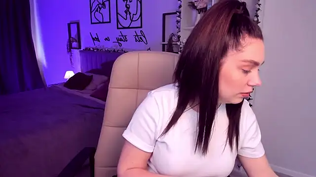 DaniellaLovely online show from March 13, 2025, 10:57 am