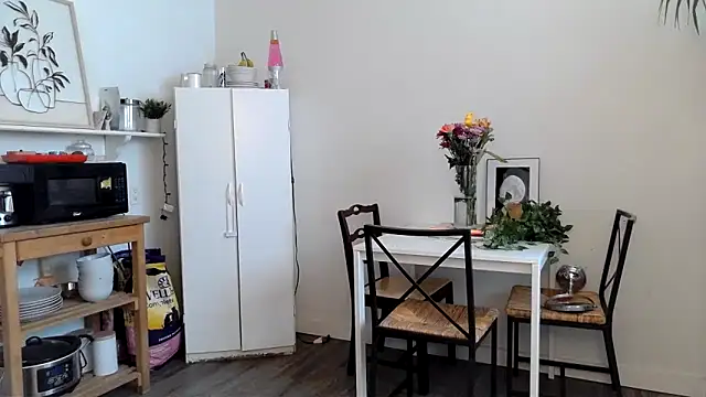 Kittyymaze1 online show from April 7, 2026, 11:54 am