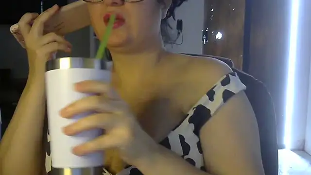 LUNYYA online show from March 1, 2026, 4:31 pm