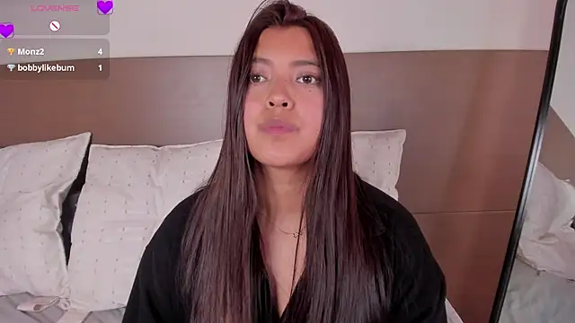 Snapshot of Rebeca_Williams_ chatting on June 3, 2026, 2:33 pm Rebeca Williams online show from June 3, 2026, 2:33 pm